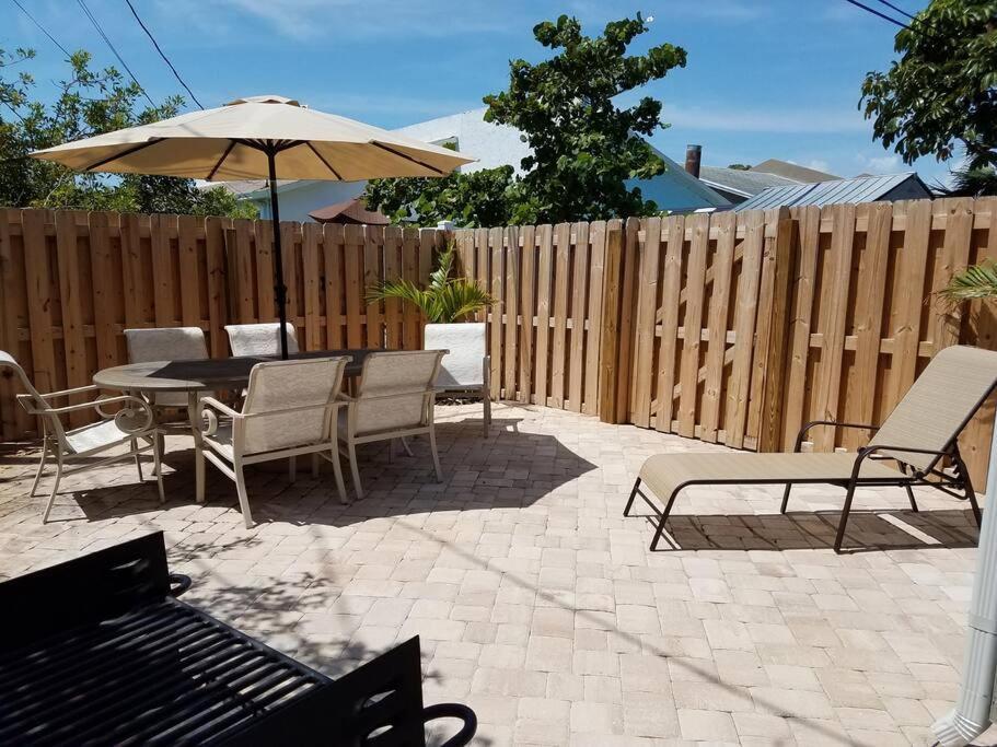 Hawaiian Cottage - Heated Pool Walk To The Beach شاطئ كوكوا المظهر الخارجي الصورة