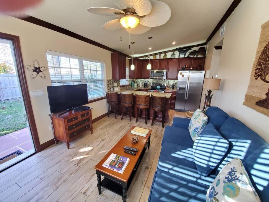 Hawaiian Cottage - Heated Pool Walk To The Beach شاطئ كوكوا المظهر الخارجي الصورة