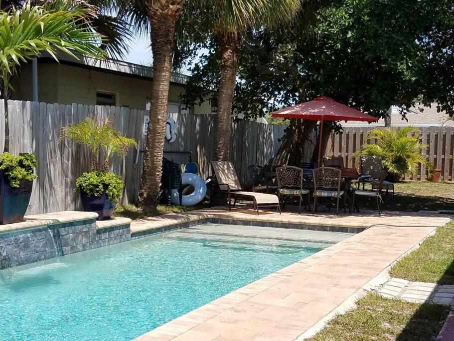 Hawaiian Cottage - Heated Pool Walk To The Beach شاطئ كوكوا المظهر الخارجي الصورة