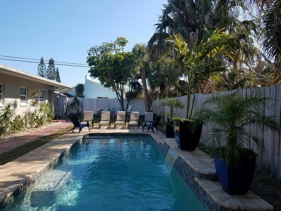 Hawaiian Cottage - Heated Pool Walk To The Beach شاطئ كوكوا المظهر الخارجي الصورة